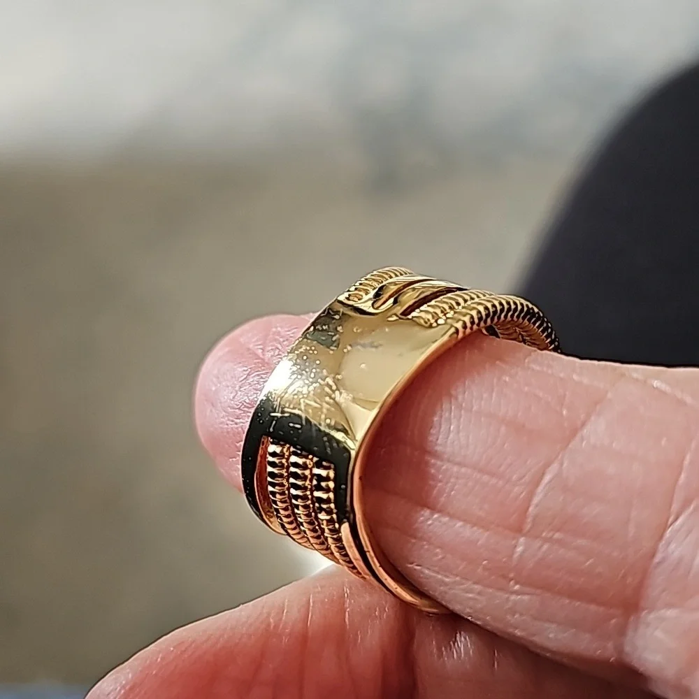 Pav'e Crystal Rope Ring - Picture 5 of 6